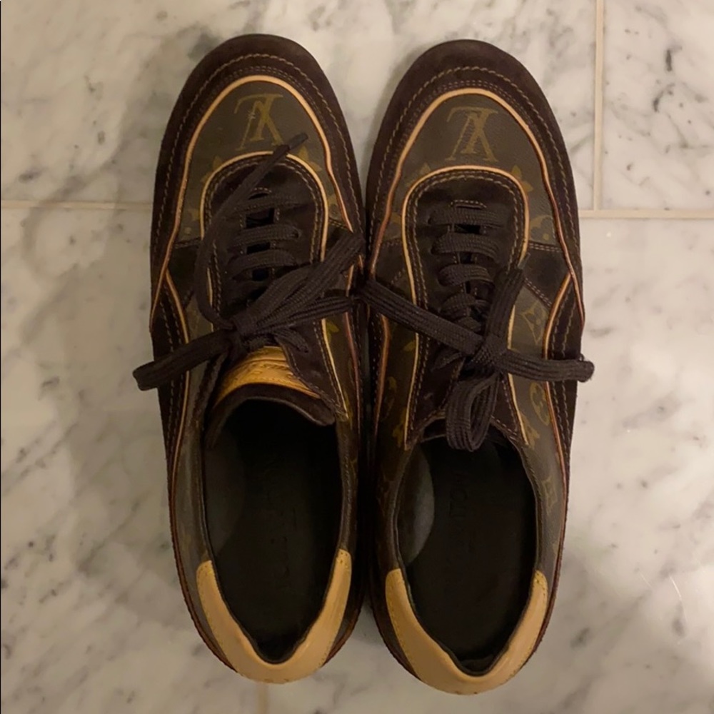 Authentic Louis Vuitton Men’s Brown LV sneaker